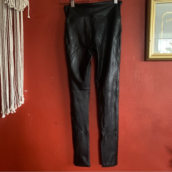 SPANX faux leather leggings in black size small - Picture 2 of 9